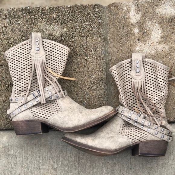 Coconuts by Matisse Boots - Picture 5 of 5